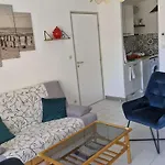 3 Pièces Climatisé Avec Terrasse Au Lavandou - Fr-1-308-168 Appartamento *