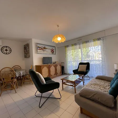 3 Pieces Climatise Avec Terrasse Au Lavandou - Fr-1-308-168 Lägenhet