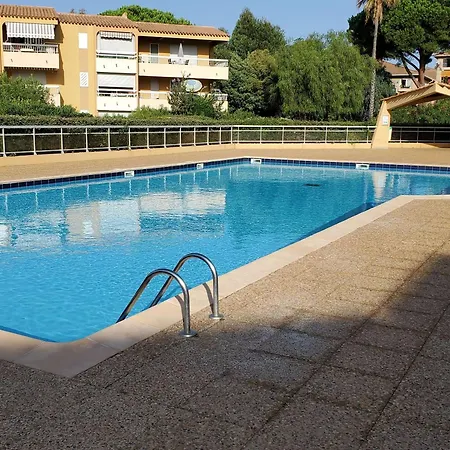 3 Pieces Climatise Avec Terrasse Au Lavandou - Fr-1-308-168 Lägenhet *