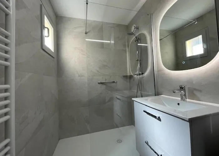 Lägenhet 3 Pieces Climatise Avec Terrasse Au Lavandou - Fr-1-308-168 Le Lavandou