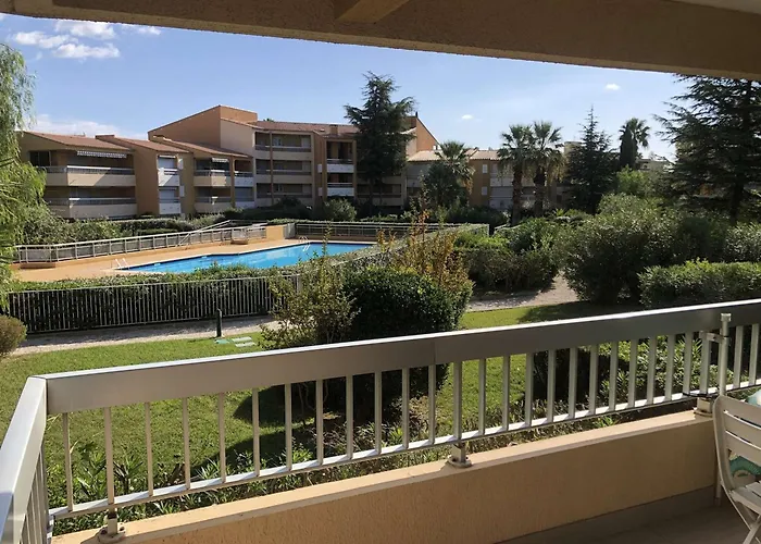 Lägenhet 3 Pieces Climatise Avec Terrasse Au Lavandou - Fr-1-308-168 Le Lavandou